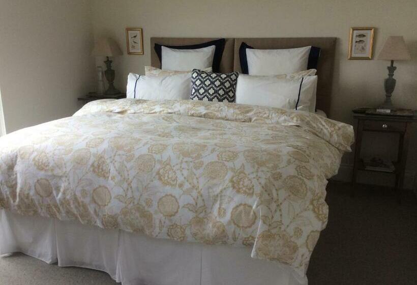 Bed and Breakfast Compass Rose