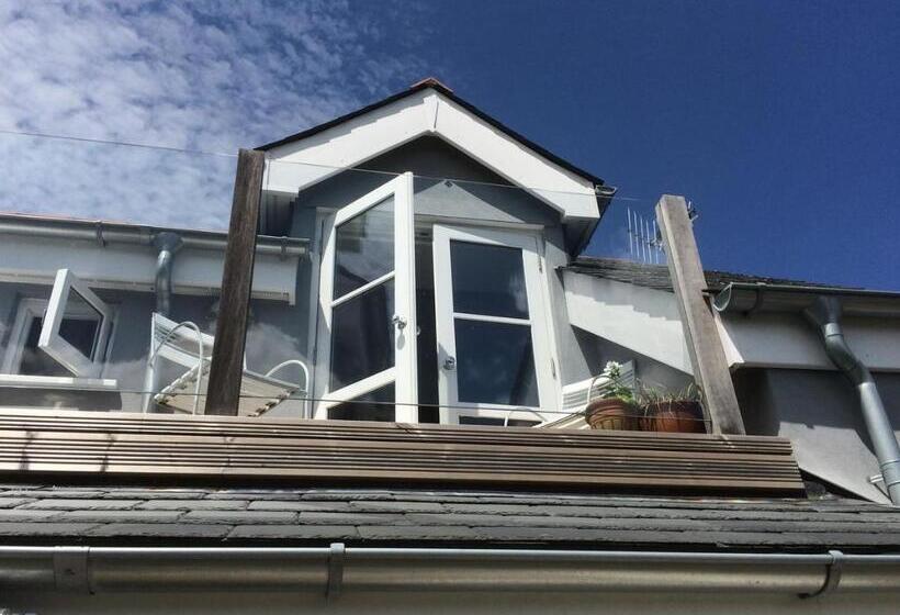 Bed and Breakfast Compass Rose