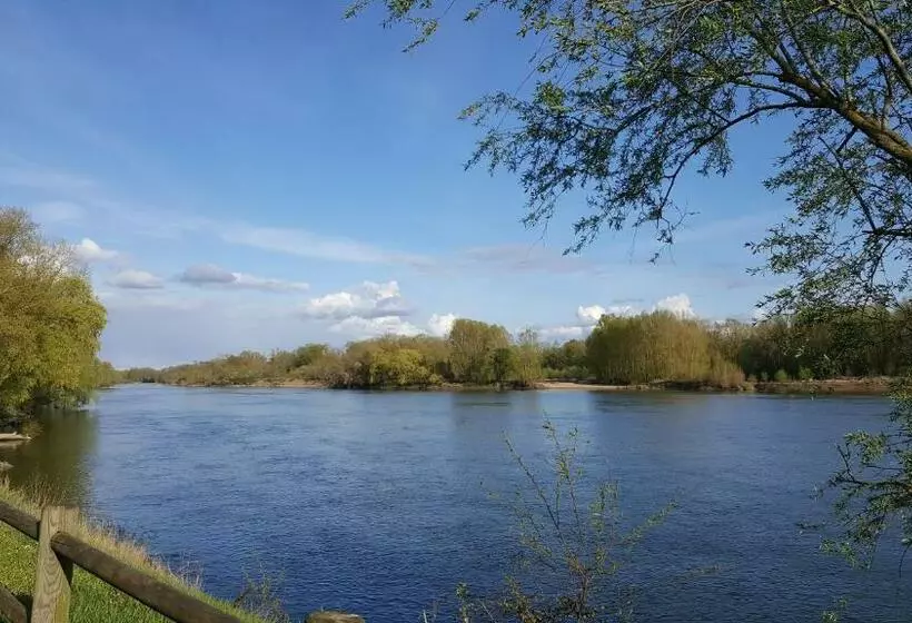 Aamiaismajoitus (B&B) Les Troglos De La Tufolière