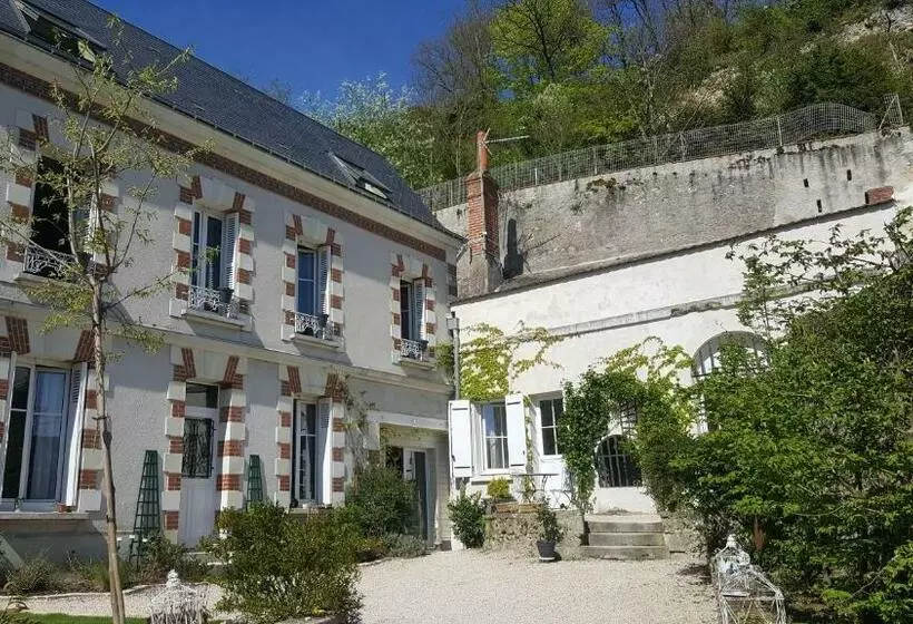 Aamiaismajoitus (B&B) Les Troglos De La Tufolière