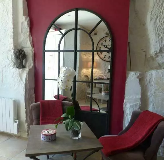 Aamiaismajoitus (B&B) Les Troglos De La Tufolière