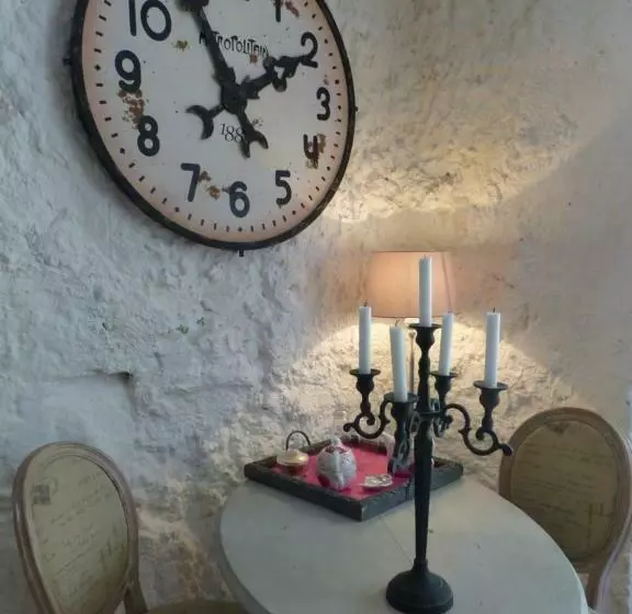 Aamiaismajoitus (B&B) Les Troglos De La Tufolière