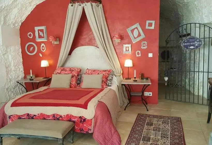 Aamiaismajoitus (B&B) Les Troglos De La Tufolière