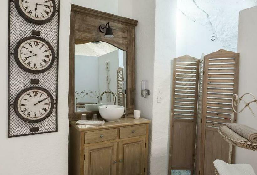 مبيت وإفطار Les Troglos De La Tufolière