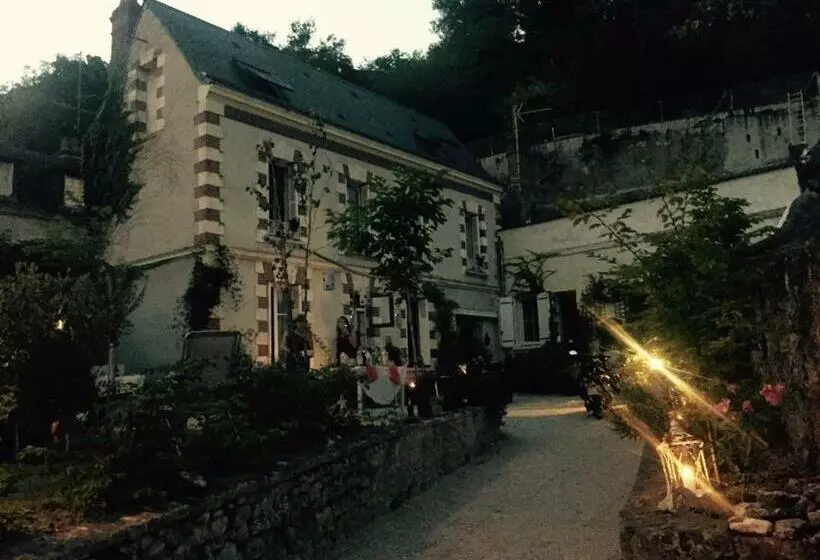 Aamiaismajoitus (B&B) Les Troglos De La Tufolière