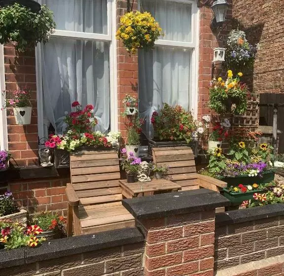 Majatalo The George Guest House