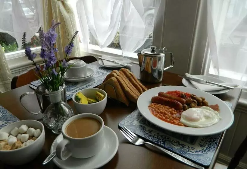 Majatalo The George Guest House