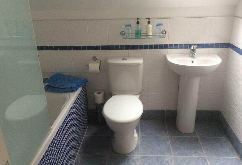 Riverside Cottage B&b