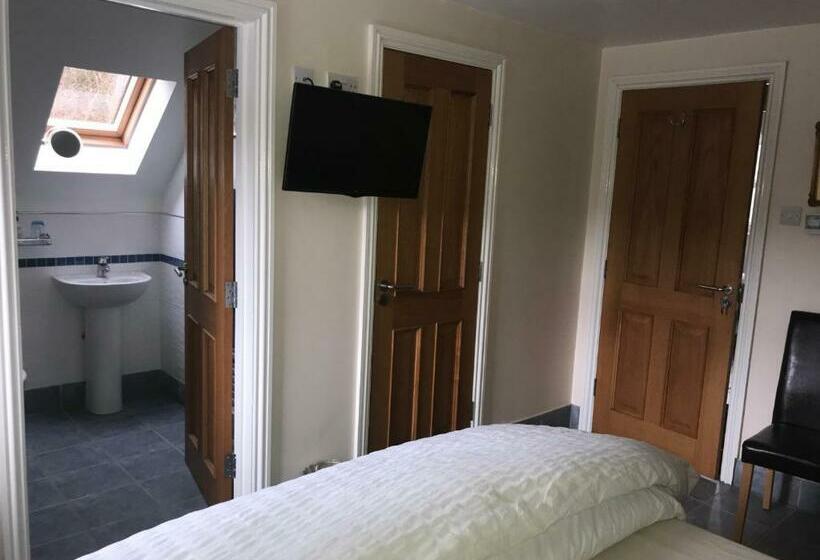 Riverside Cottage B&b