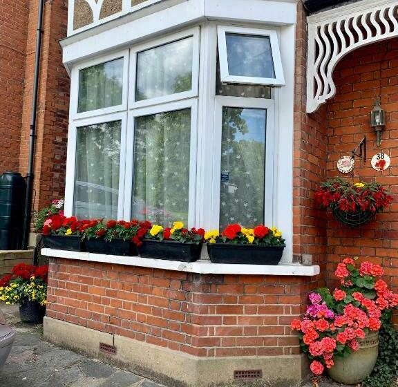 민박 38 Whitehall Road