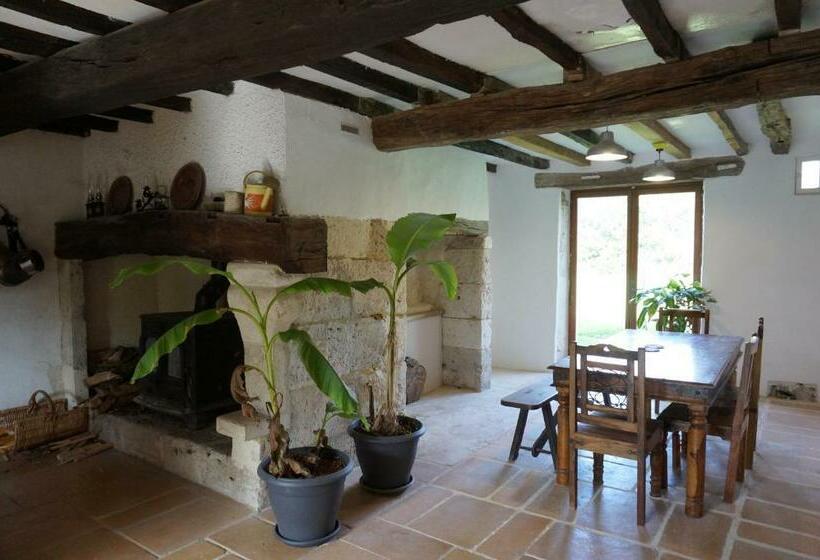 مبيت وإفطار Au Garcin