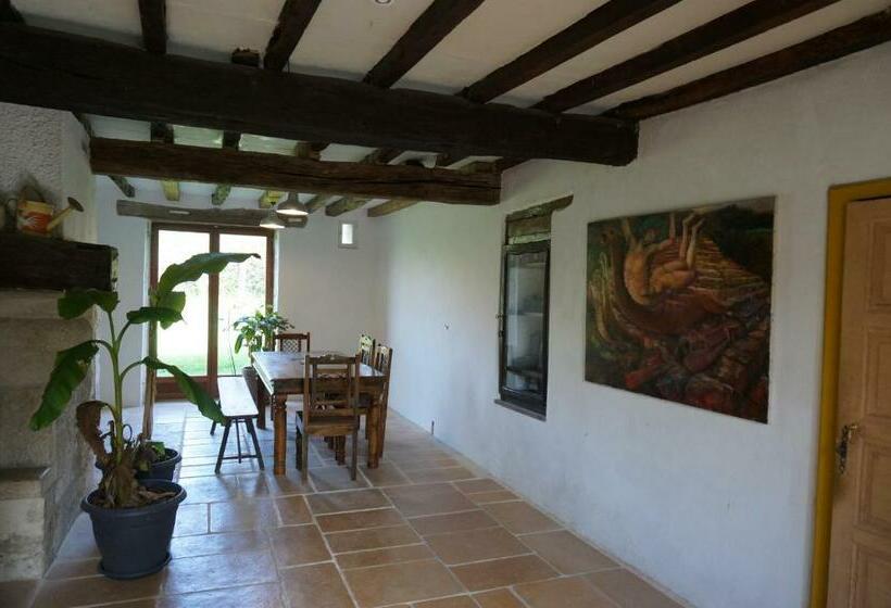 مبيت وإفطار Au Garcin