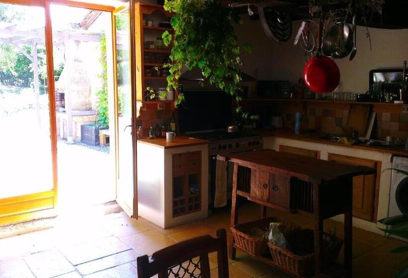 مبيت وإفطار Au Garcin