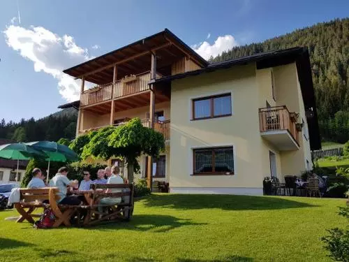 Aamiaismajoitus (B&B) Haus Lackner Am Weissensee In Kärnten
