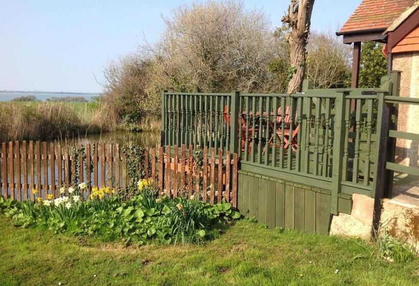 בית מלון כפרי Stable Cottages