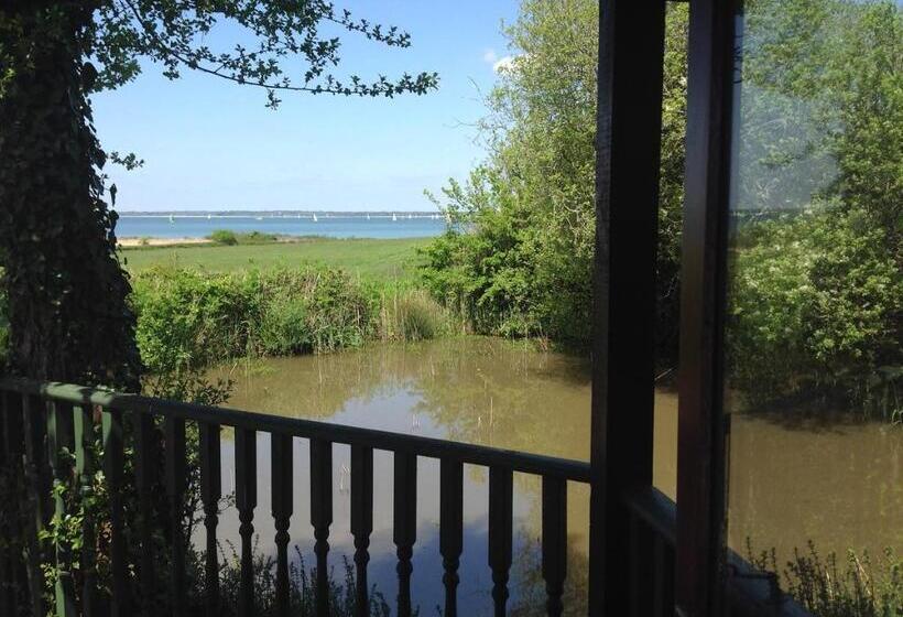 בית מלון כפרי Stable Cottages