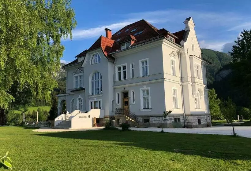 هتل Villa Bergzauber