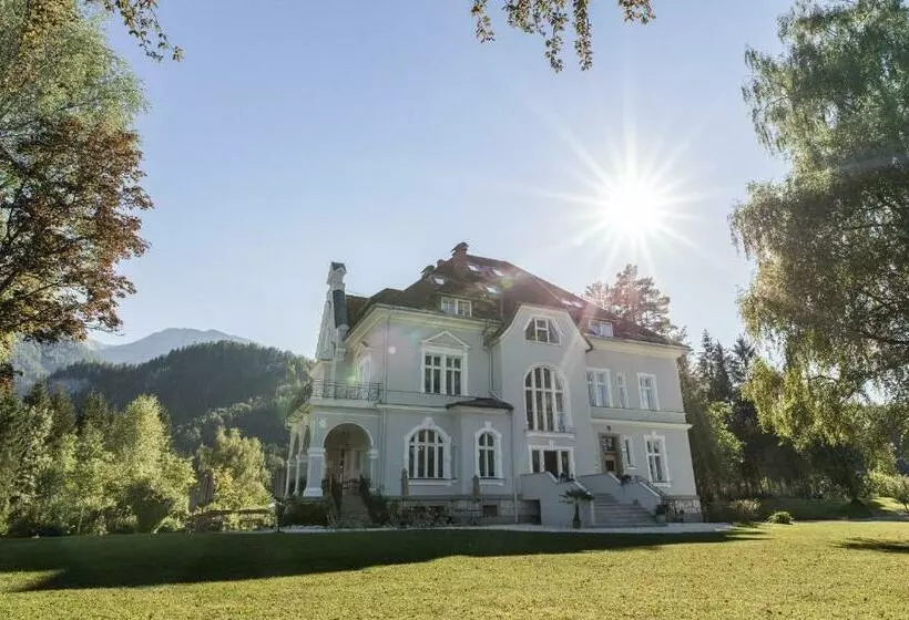 هتل Villa Bergzauber