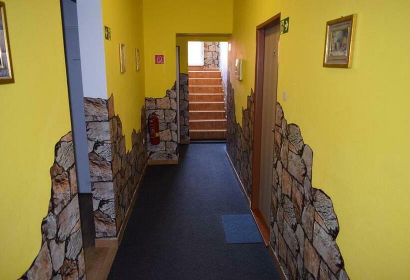 膳宿费 Abturist Penzion