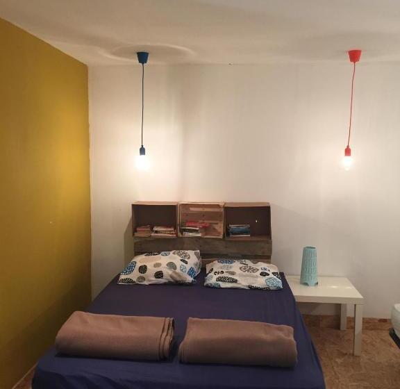 هاستل Venez Dormir Chez Nous #condom#gascogne#d Artagnan#armagnac#le Bonheur Est Dans Le Gers