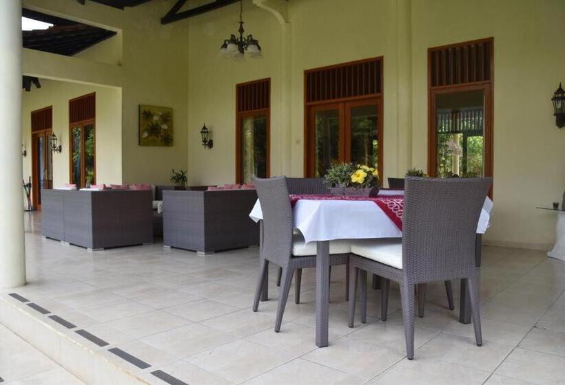 پانسیون Guesthouse Rumah Senang