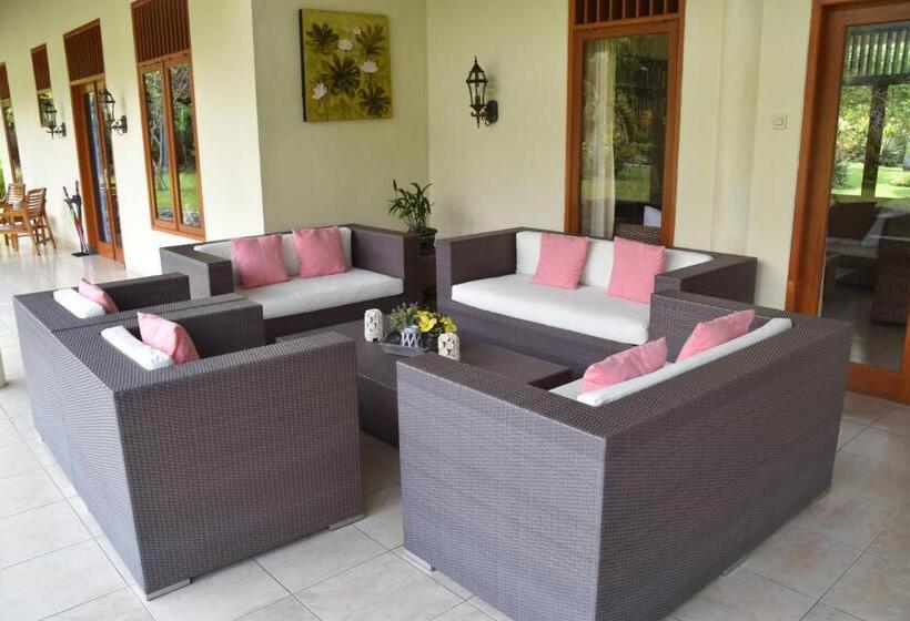 پانسیون Guesthouse Rumah Senang