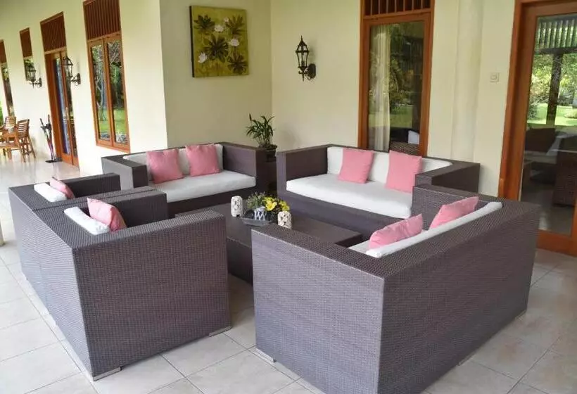 Majatalo Guesthouse Rumah Senang