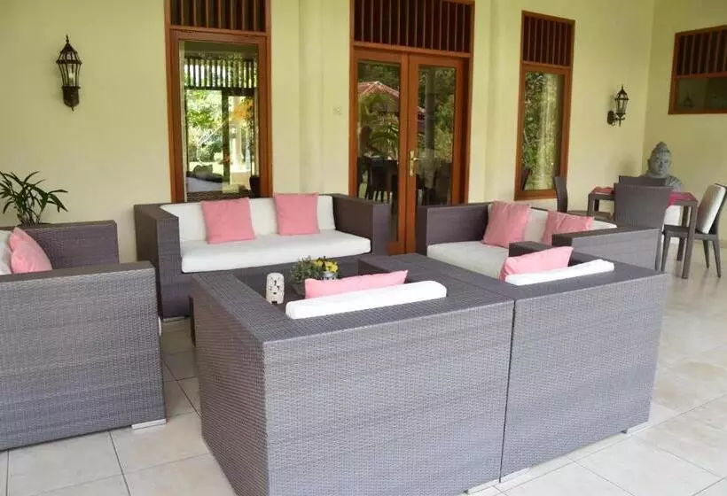 Majatalo Guesthouse Rumah Senang