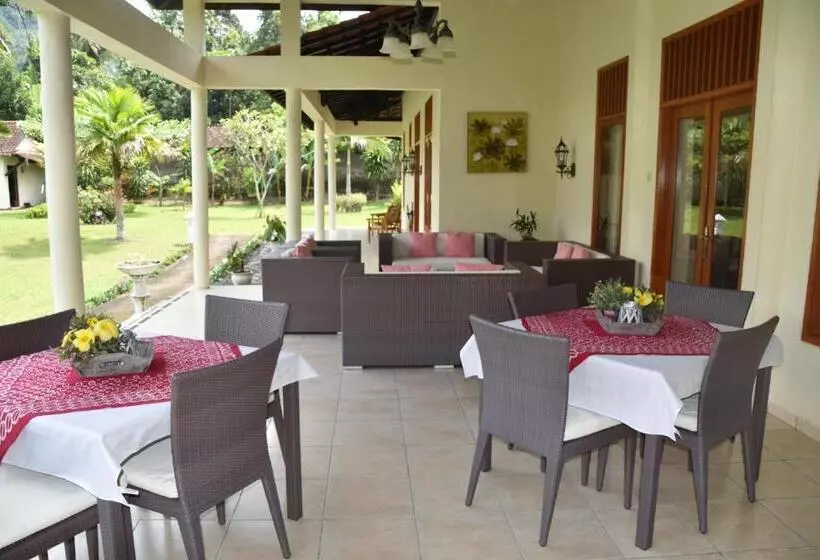 Majatalo Guesthouse Rumah Senang