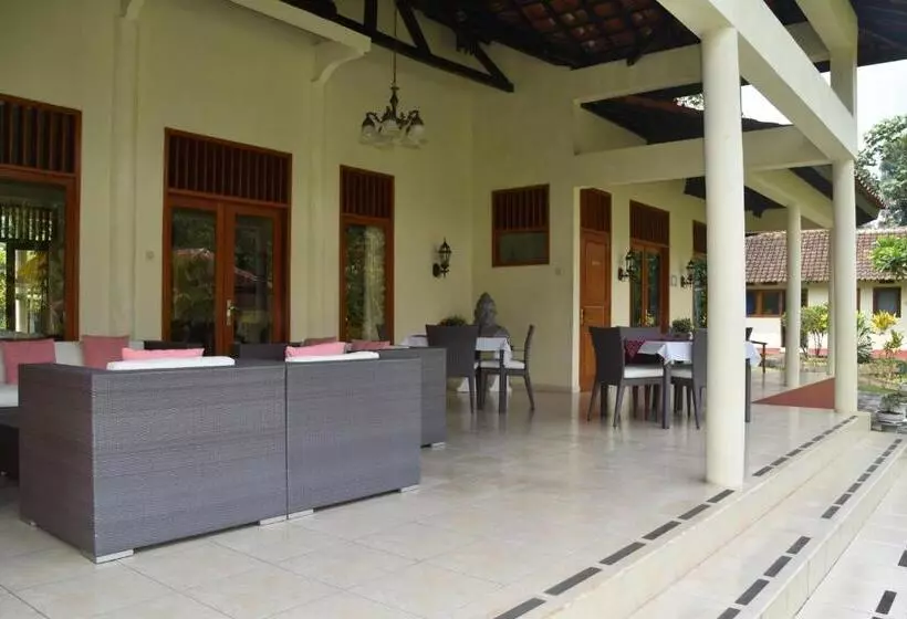 Majatalo Guesthouse Rumah Senang