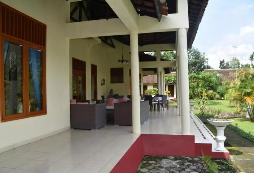 Majatalo Guesthouse Rumah Senang