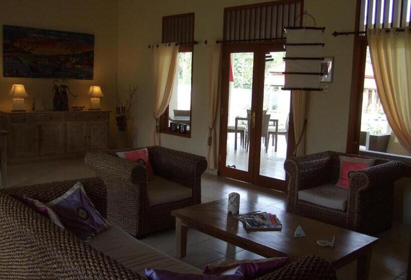 پانسیون Guesthouse Rumah Senang