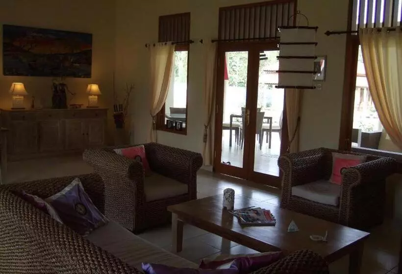 Majatalo Guesthouse Rumah Senang