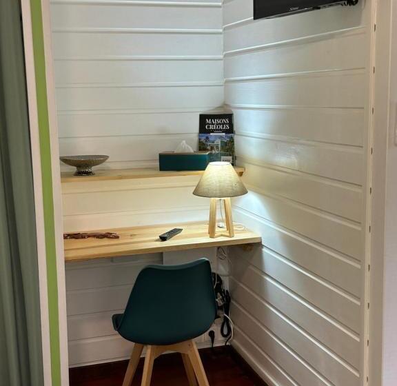 پانسیون L Escale Tropicale