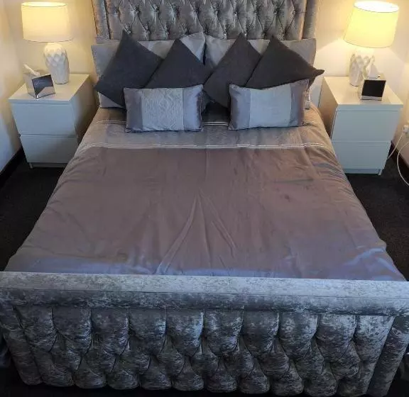 تختخواب و صبحانه Glenfern Guest House And A Separate Cottage With Its Own Private Hot Tub