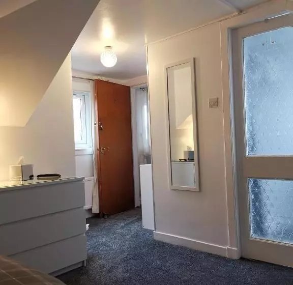 تختخواب و صبحانه Glenfern Guest House And A Separate Cottage With Its Own Private Hot Tub
