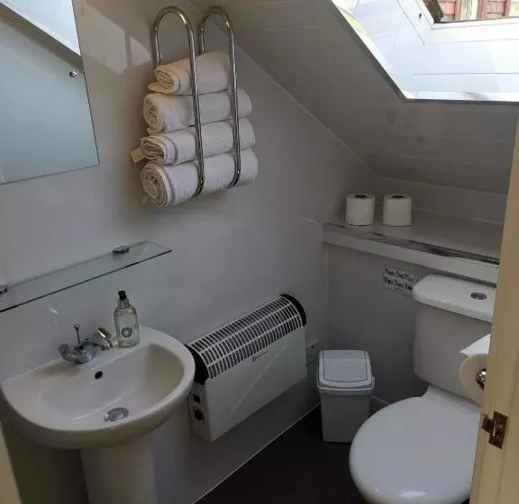 تختخواب و صبحانه Glenfern Guest House And A Separate Cottage With Its Own Private Hot Tub