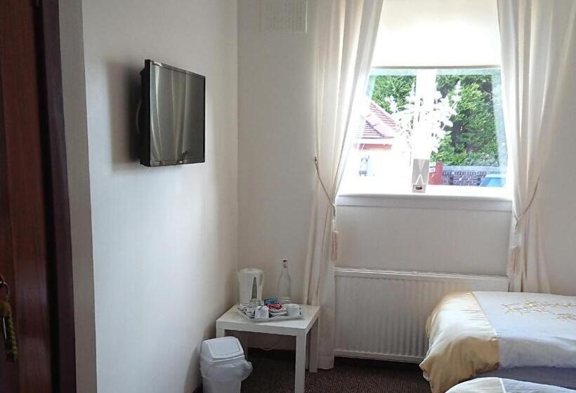 Bed and Breakfast Glenfern Guest House And A Separate Cottage With Its Own Private Hot Tub