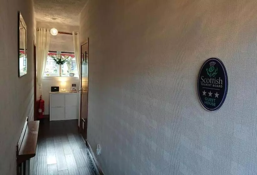 تختخواب و صبحانه Glenfern Guest House And A Separate Cottage With Its Own Private Hot Tub