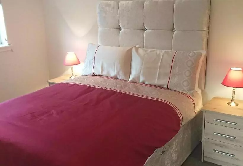 تختخواب و صبحانه Glenfern Guest House And A Separate Cottage With Its Own Private Hot Tub