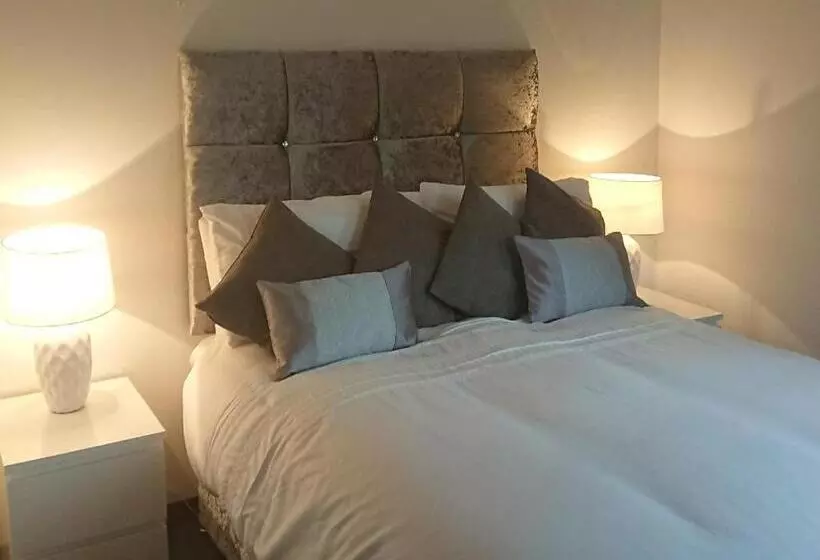 تختخواب و صبحانه Glenfern Guest House And A Separate Cottage With Its Own Private Hot Tub