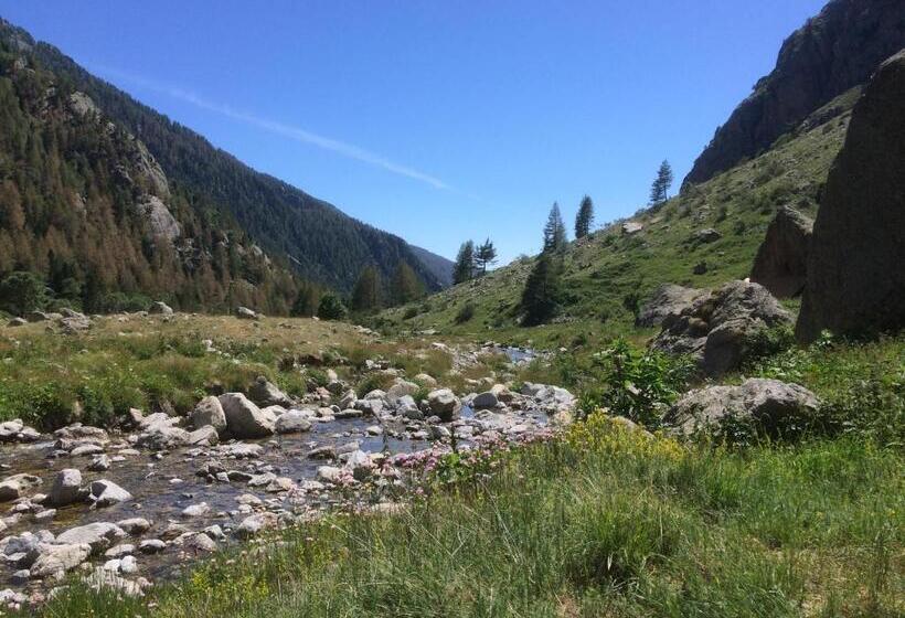 ベッドアンドブレックファースト Les Hortensias