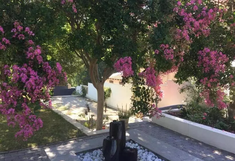 Aamiaismajoitus (B&B) Les Hortensias