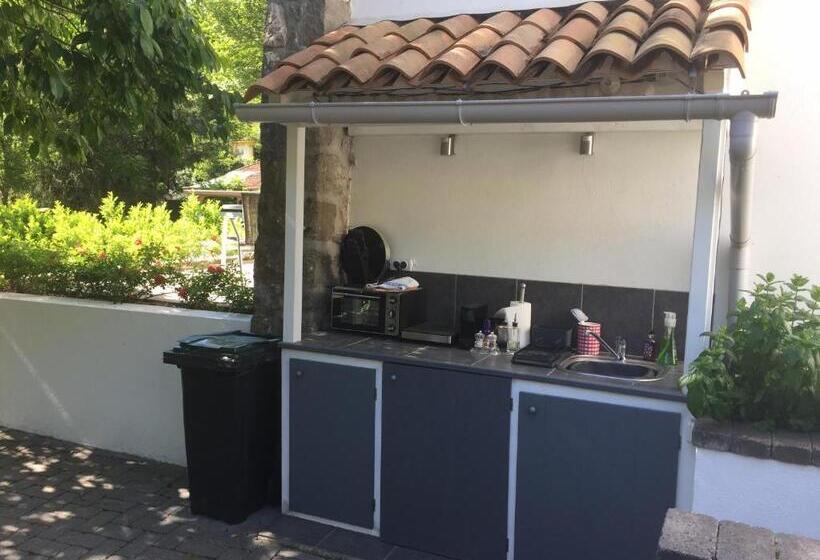 ベッドアンドブレックファースト Les Hortensias