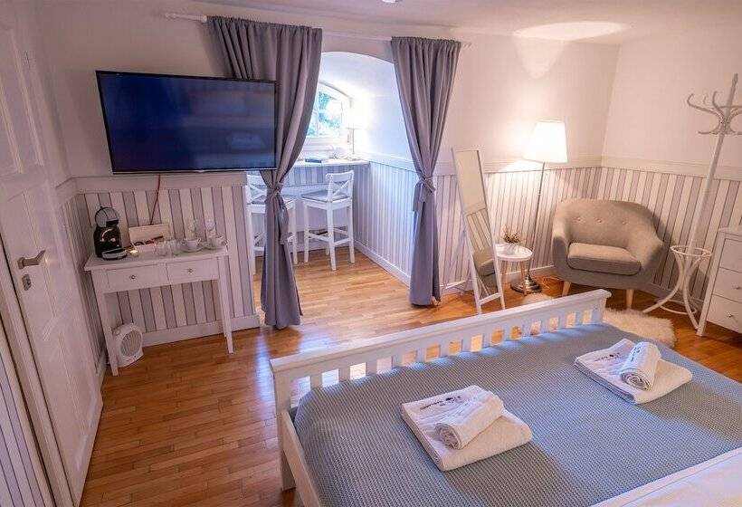 بنسيون Vila Na Landeku