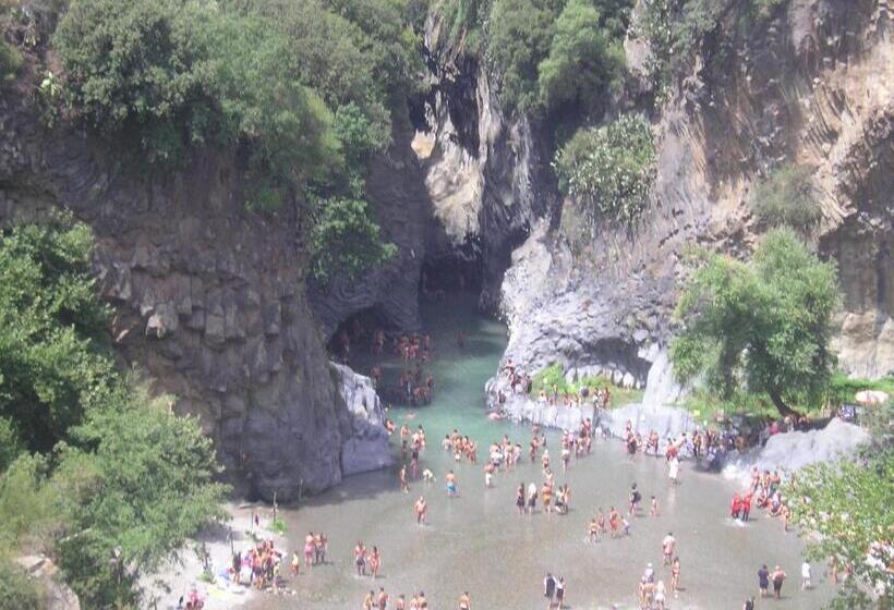 בית מלון כפרי Alexander