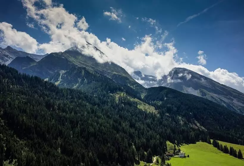 ホテル Höhlenstein