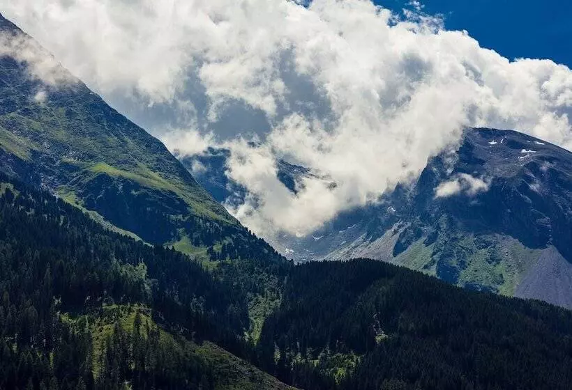 ホテル Höhlenstein