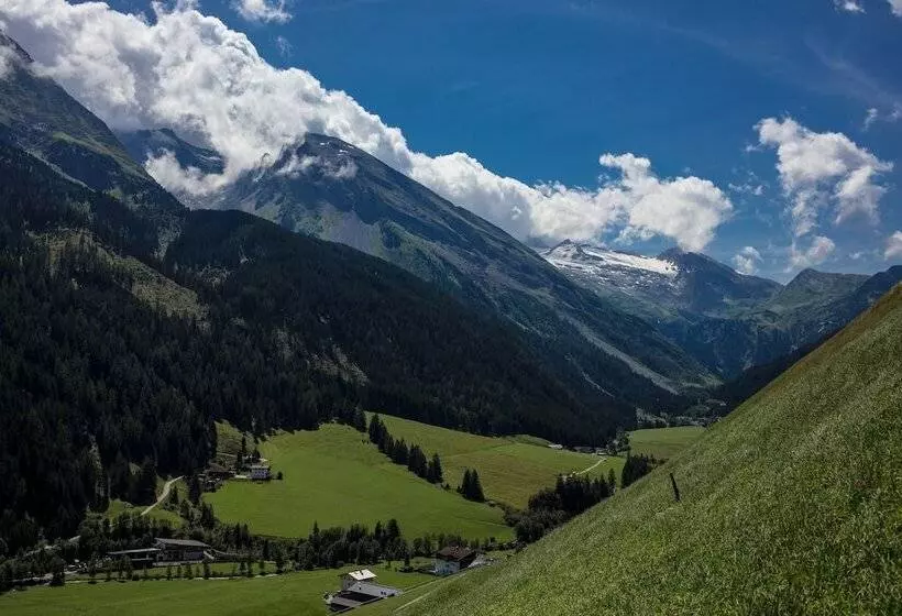 ホテル Höhlenstein