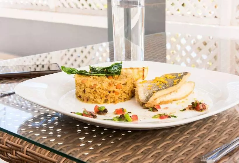 هتل Ibis Oran Les Falaises